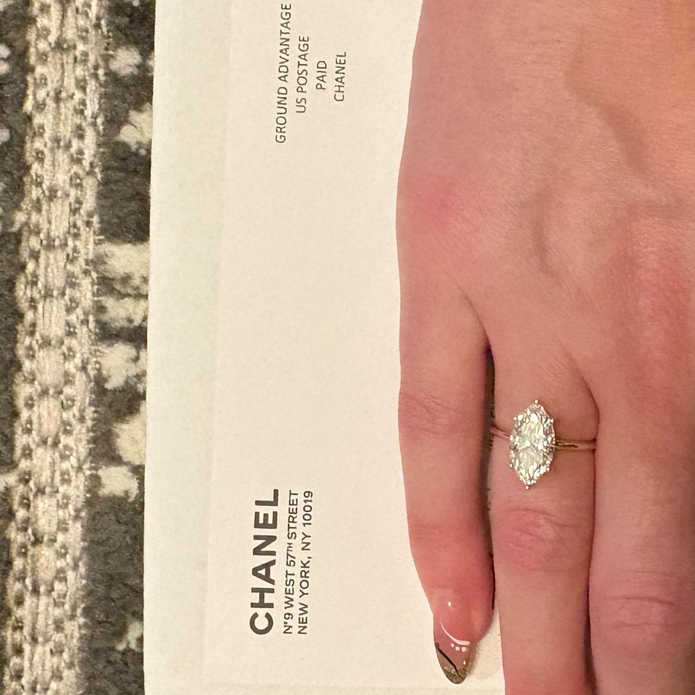 CHANEL Gold and pearl Logo Earrings - Picture 10 of 11